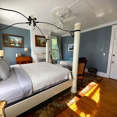 Holiday home 7000sf 11bed/3bth 3 Acres! 5 Minutes Downtown Nashville