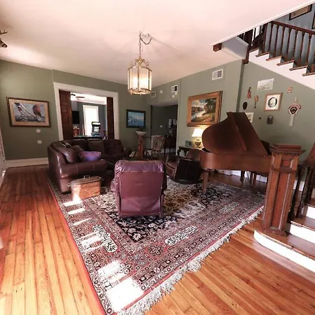 7000sf 11bed/3bth 3 Acres! 5 Minutes Downtown Holiday home
