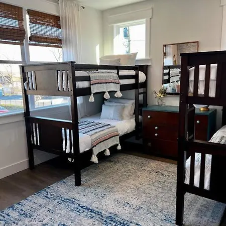 Holiday home Brand New Downtown Home!