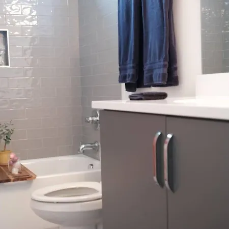 Brand New Downtown Home! Holiday home *