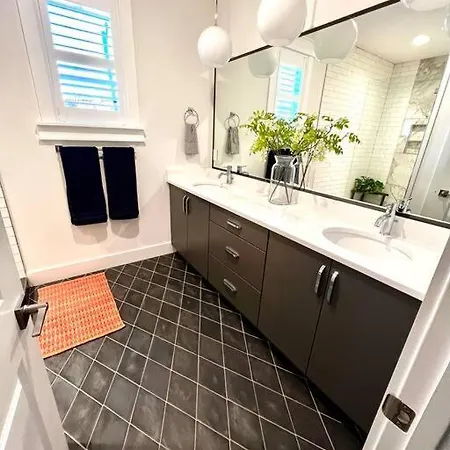 Brand New Downtown Home! *