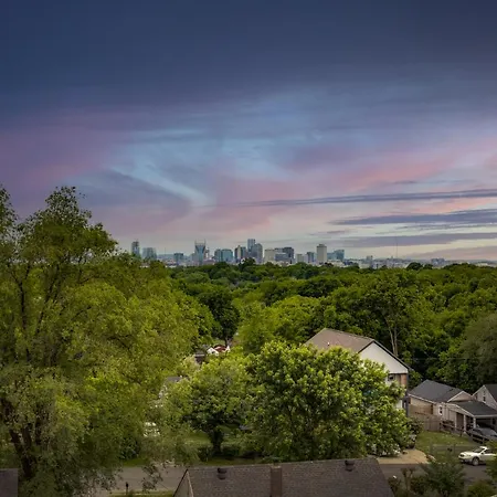 East Nash Oasis - 13 Beds - Going Fast *