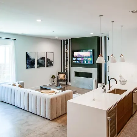 Close To The Gulch - Book Today * Nashville