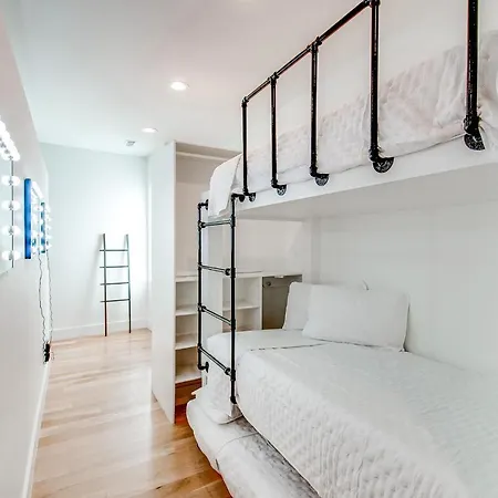 Close To The Gulch - Book Today * Nashville
