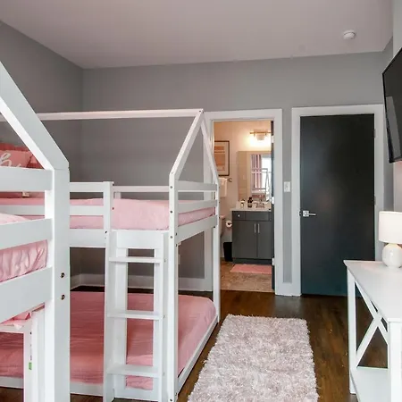 King & Queen 2 Homes - 24 Beds City Views * Nashville