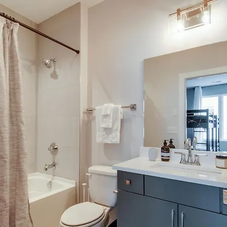 King & Queen 2 Homes - 24 Beds City Views Holiday home