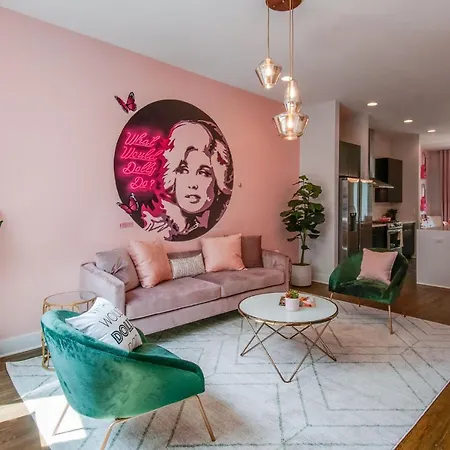 King & Queen 2 Homes - 24 Beds City Views * Nashville