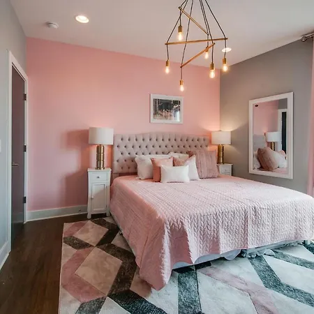 King & Queen 2 Homes - 24 Beds City Views * Nashville