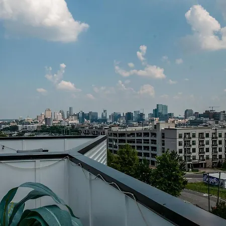 King & Queen 2 Homes - 24 Beds City Views Holiday home Nashville
