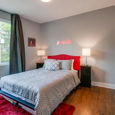 King & Queen 2 Homes - 24 Beds City Views * Nashville