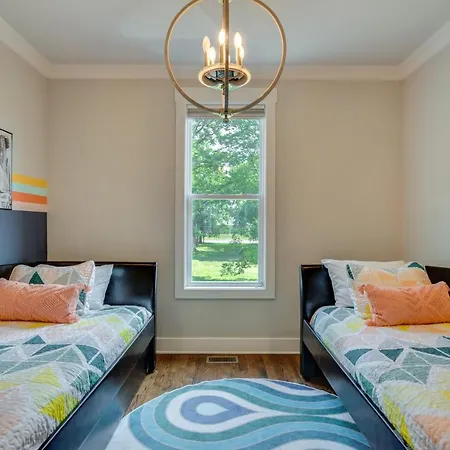 Close To Gulch & 12s - Chic Downtown Retreat Holiday home