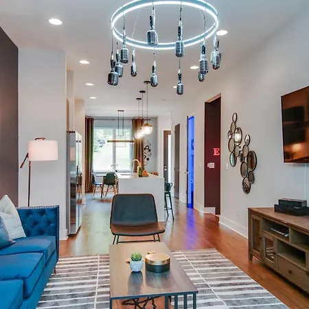 King & Queen 2 Homes - 24 Beds City Views *