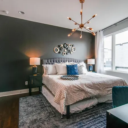 King & Queen 2 Homes - 24 Beds City Views *