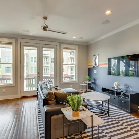 Close To Gulch & 12s - Chic Downtown Retreat Holiday home *