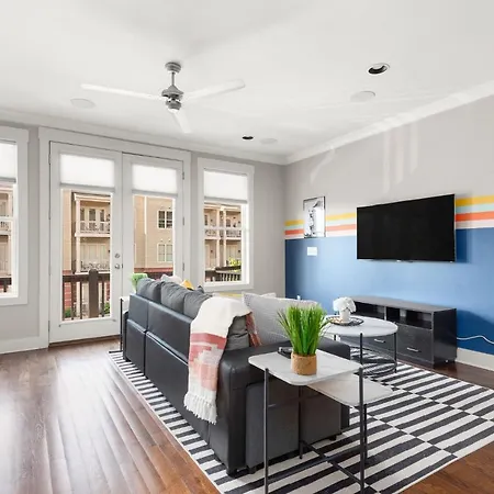 Close To Gulch & 12s - Chic Downtown Retreat Holiday home *