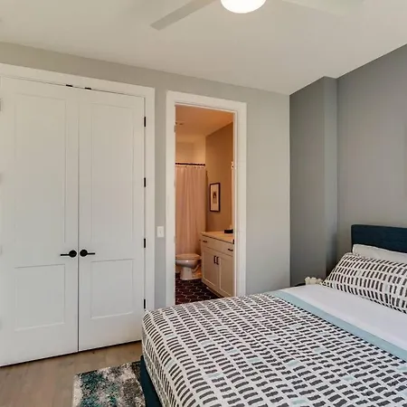 Minutes From Downtown-12 Beds-karaoke Holiday home *
