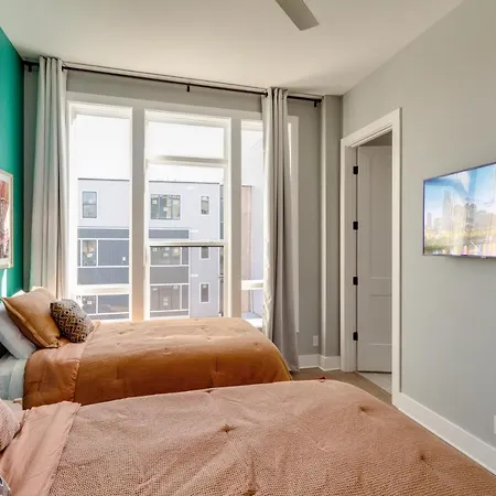 Minutes From Downtown-12 Beds-karaoke