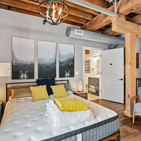 With Pool Access 2 Mi To Downtown Nashville! *