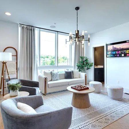 Holiday home Sky High Cowgirl Luxe 4br W Rooftopdeck Karaoke *