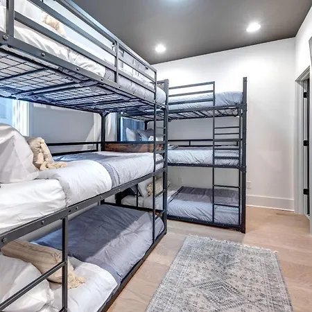 The Duo - 24 Beds & Stunning Views Book Now *