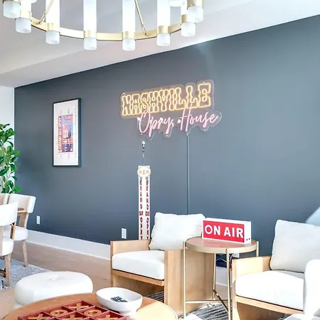 The Duo - 24 Beds & Stunning Views Book Now Holiday home Nashville