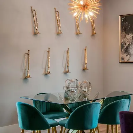 12 30 Clubbin - 10 Beds Close To Downtown Holiday home