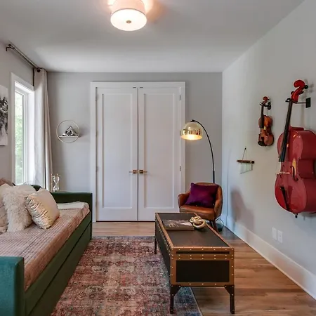 Holiday home 12 30 Clubbin - 10 Beds Close To Downtown