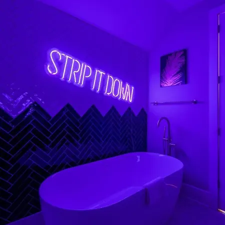 Holiday home 12 30 Clubbin - 10 Beds Close To Downtown *