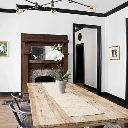 Roomy Craftsman Walkable To Bars & Eateries *