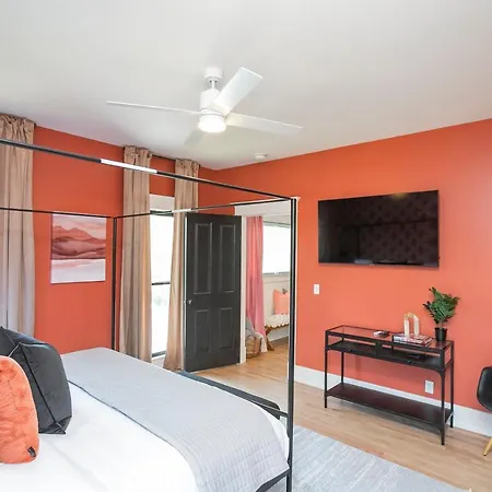 Prime Walkable Location 5 Kings And 1 Queen Bed