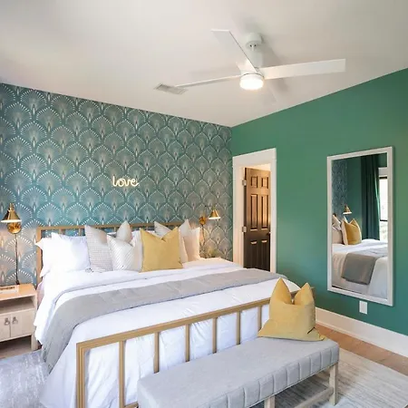 Prime Walkable Location 5 Kings And 1 Queen Bed Nashville