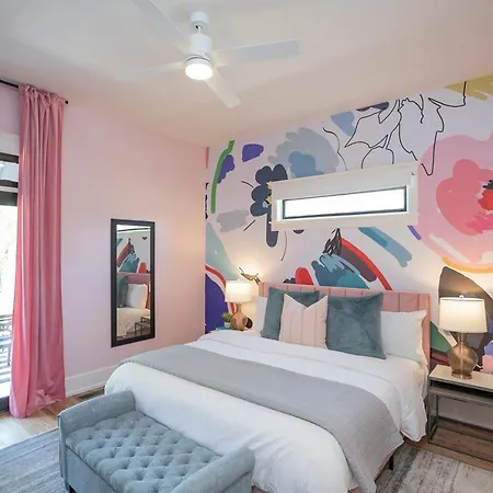 Prime Walkable Location 5 Kings And 1 Queen Bed *