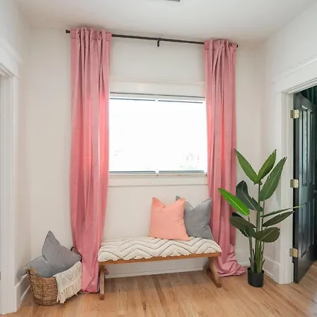 Prime Walkable Location 5 Kings And 1 Queen Bed