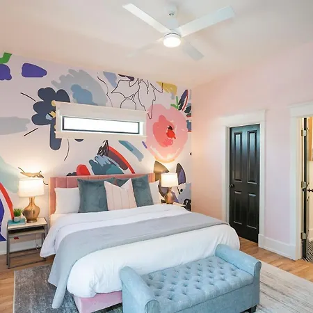 Prime Walkable Location 5 Kings And 1 Queen Bed Holiday home
