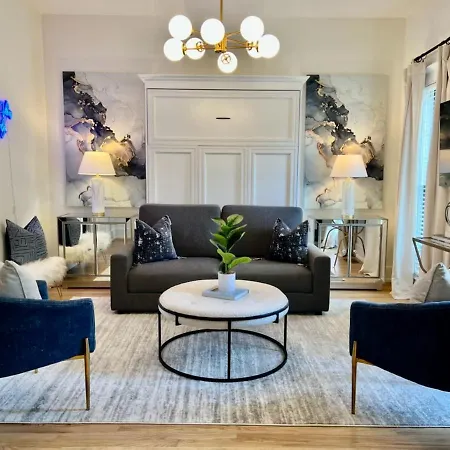 Prime Walkable Location 5 Kings And 1 Queen Bed Nashville