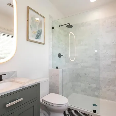 Prime Walkable Location 5 Kings And 1 Queen Bed