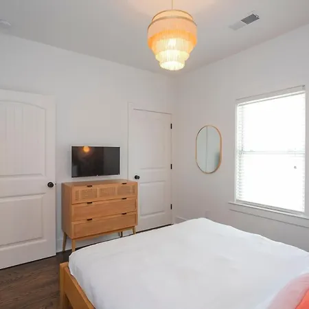 Spacious Homebase With Backyard Holiday home *
