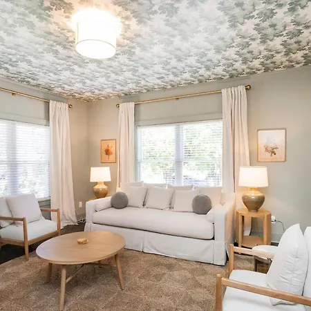 Spacious Homebase With Backyard *
