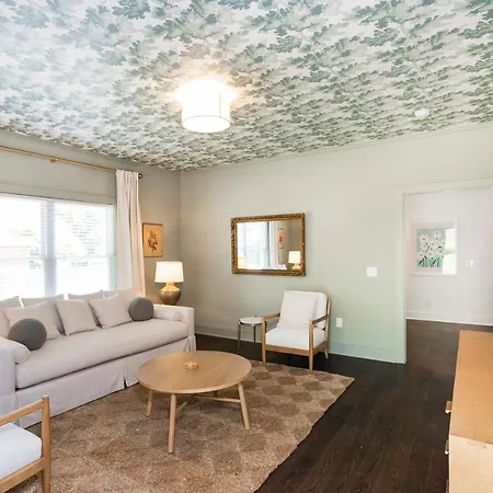 Spacious Homebase With Backyard *