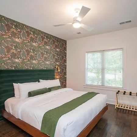 Spacious Homebase With Backyard Holiday home *