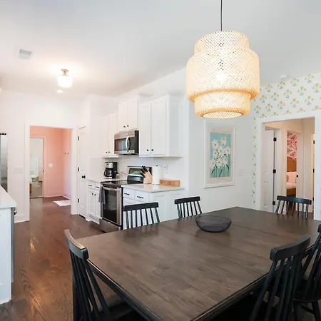 Spacious Homebase With Backyard Nashville