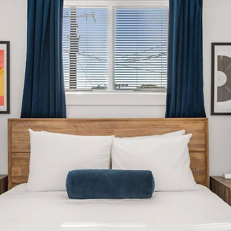 Kensington 2100-06 Holiday home