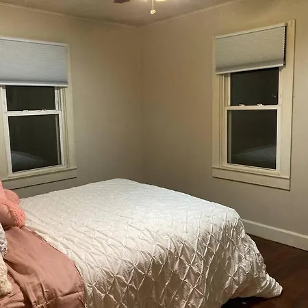 25 Min From Downtown Apartment