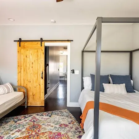 Nash City: Modern Home; Rooftop Hangout; 9min→dt * Nashville