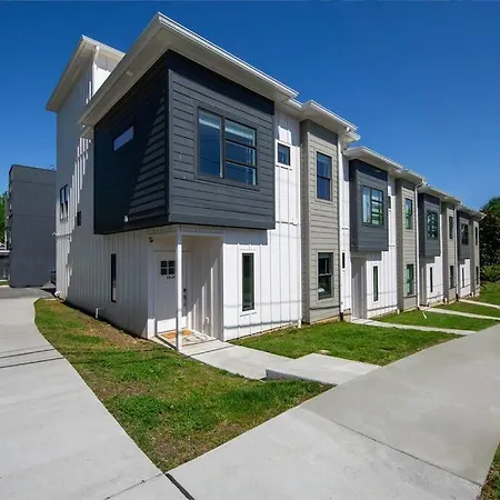 Nash City: Modern Home; Rooftop Hangout; 9min→dt Nashville