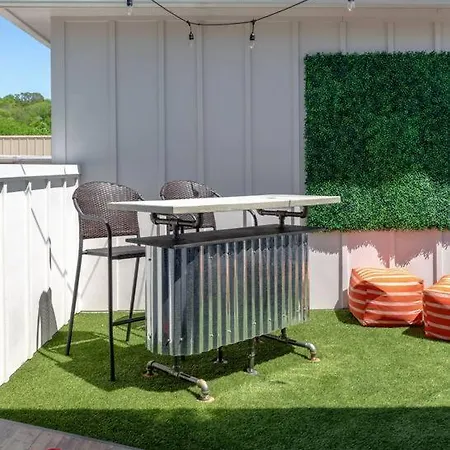Holiday home Nash City: Modern Home; Rooftop Hangout; 9min→dt *