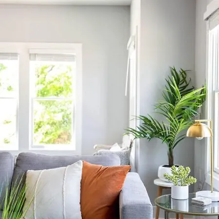 Nash City: Modern Home; Rooftop Hangout; 9min→dt *