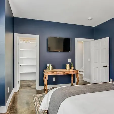 Holiday home Nash City: Modern Home; Rooftop Hangout; 9min→dt