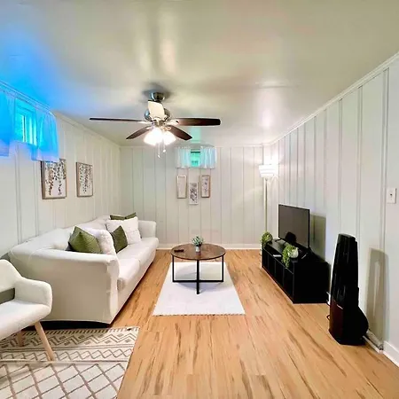Apartment Peaceful 1 Bed 1 Bath With Free Parking & Pets Allowed *