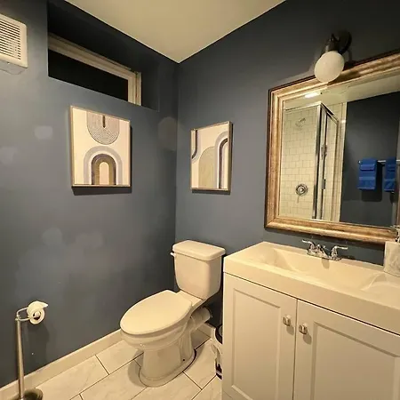 Peaceful 1 Bed 1 Bath With Free Parking & Pets Allowed Apartment *